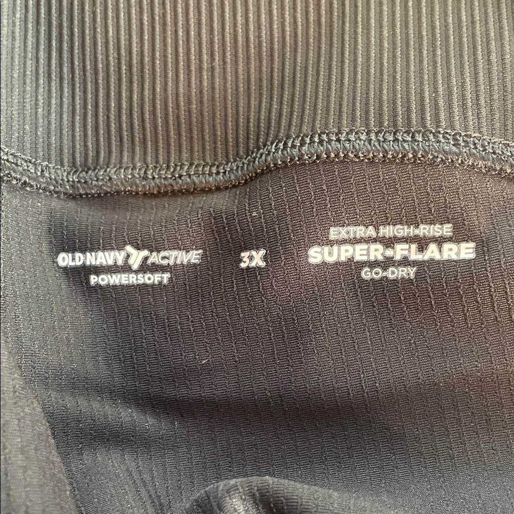 NWT Old Navy Active extra high-rise super-flare go-dry black leggings - Picture 3 of 3